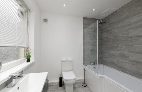 Rhondda Cynon Taff Apartamento | Modern House near Washeries Park