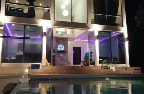 Altos del Maria Casa | Casa Moderna con Piscina Climatizada en Altos del María, Panamá
