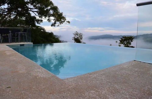 Altos del Maria Casa | Casa Moderna con Piscina Climatizada en Altos del María, Panamá