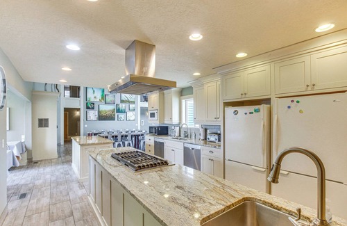 Garden City Casa | Modern Huge Home! 11,500 sq. ft! Family Reunions or Big Group! Perfect Location