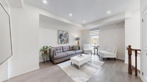 Gormley Casa | Modern in Richmond Hill