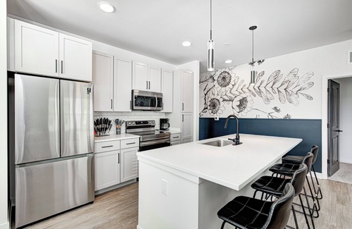 Noblesville Apartamento | Modern industrial 2-bedroom king bed-queen bed, 2 full bath