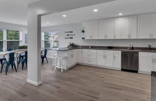 Keansburg Casa | Modern Keansburg Beach House: 2 mins walk to beach!