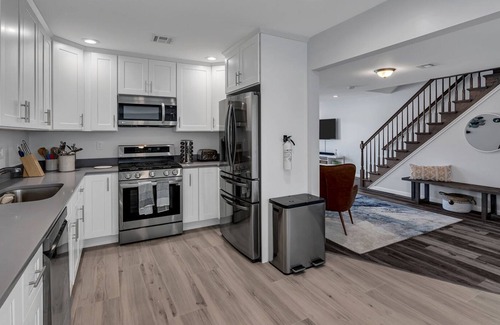 Keansburg Casa | Modern Keansburg Beach House: 2 mins walk to beach!