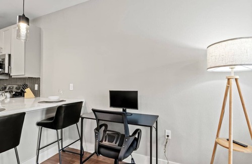 Fort Worth Apartamento | Modern King Bed | Pool+Gym+Free Parking+Stockyards