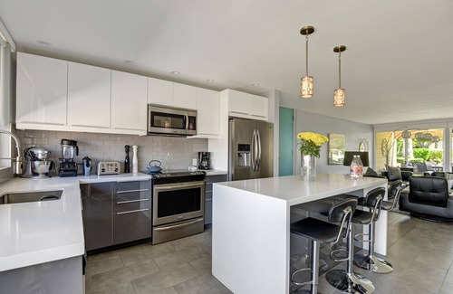 Palm Desert Condominio | Modern Krisel Retreat with Mountain Views