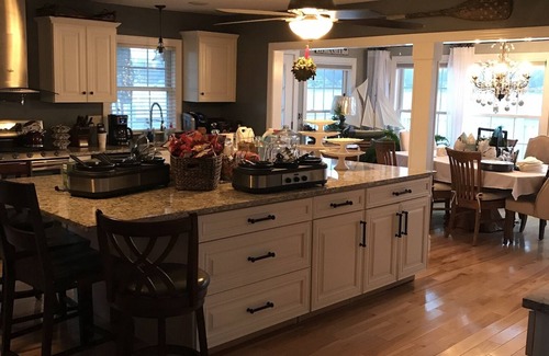 Marshall Casa | Casa del lago moderno en el lago de Lyon con pontón