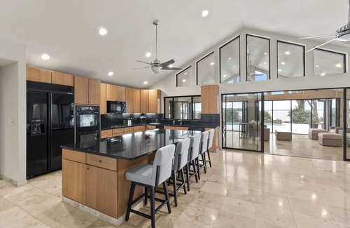 Leisure Land Casa | Modern Lake Mansion - CasaPalmaTX, 6 en suite baths, click "see all" for details