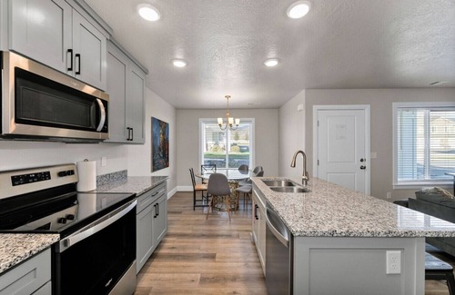 Garden City Casa | Modern Lake Retreat | Steps to Marina & Adventure