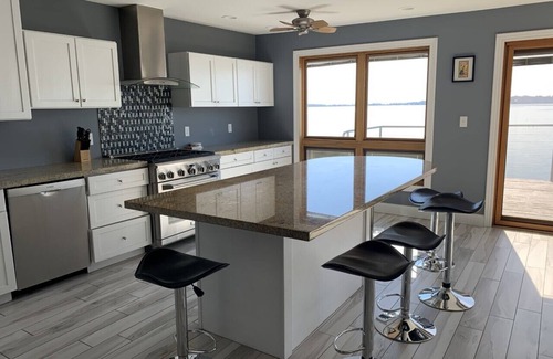 Clear Lake Casa | Modern lakefront 3BD/3BR house breathtaking views