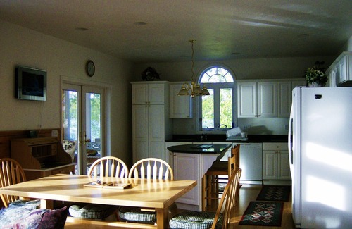 Meredith Casa | Frente al lago moderno de 4 recámaras, 3 baños, casa cerca del centro Meredith, hermosas vistas