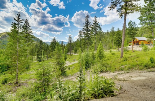 Lakeside Cabaña | Modern Lakeside Cabin w/ Mountain Views & Hot Tub!