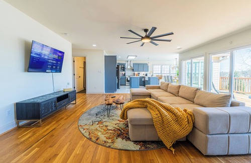 Eufaula Casa | Modern Lakeside Retreat