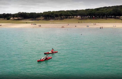 Canyon Lake Apartamento | MODERN LAKEVIEW 2 STORY TOWNHOME - Bring Kids, Dogs, Jetski, Boat, Golf Clubs!