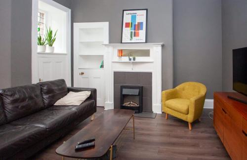 North West Apartamento | Modern, Light-filled and Sleek West End Apartment