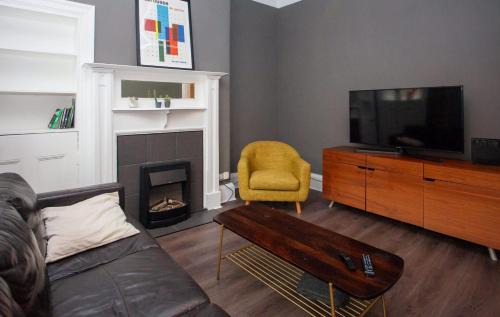 North West Apartamento | Modern, Light-filled and Sleek West End Apartment