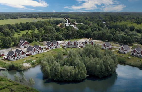 Nordhorn Casa | Modern, light-flooded vacation home with garden, wellness and WLAN