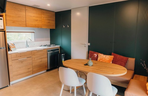 Nieuw Heeten Casa | Modern lodge for 2 guests with panoramic windows, rain shower and covered terrace in the Sallandse Heuvelrug.