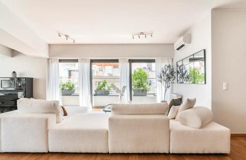 Makrigianni Apartamento | Modern Loft Build on Acropolis Ruins, Free Parking