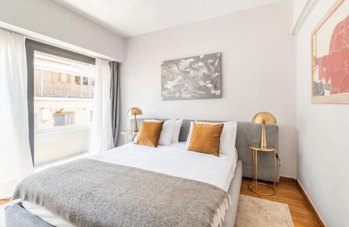 Makrigianni Apartamento | Modern Loft Build on Acropolis Ruins, Free Parking