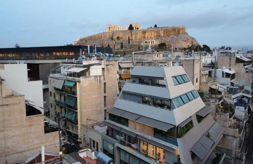 Makrigianni Apartamento | Modern Loft Build on Acropolis Ruins, Free Parking