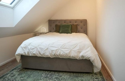 Ramstein-Miesenbach Apartamento | Modern Loft in Ramstein - With Sauna