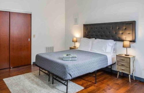 Rochester Apartamento | Modern Loft Style on Monroe by Dwtn & Park ave