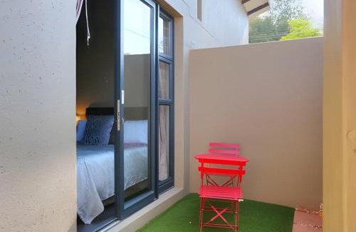 Kareeberg Apartamento | Modern Loft with Free Parking & Wi-Fi close to Sandton & CBD