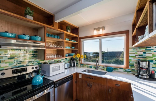 Arch Cape Casa | Modern Love by AvantStay | Serene Home in Arch Cape w/ Large Yard!