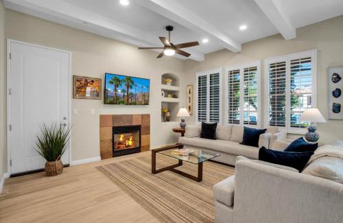 La Quinta Casa | Modern LQ 3BR Getaway Steps to pool & spa