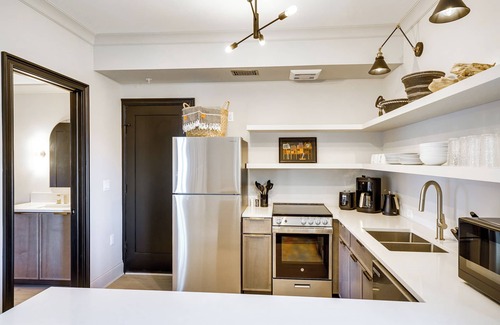 Ludington Condominio | Modern Ludington Condo Across From the Lake!