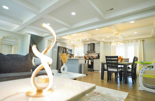 North Chesterfield Casa | Modern Luxe Retreat -Heart of Chesterfield