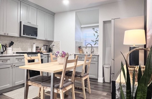 Cedar Park Apartamento | Modern/Luxury 2 bdrm- KING Bed- University City