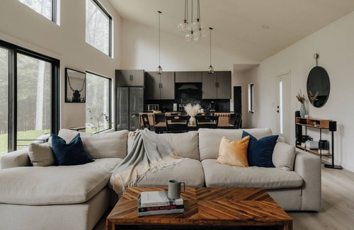 Tannersville Casa | Modern Luxury 2-bedroom house in peaceful Haines Falls with AC, WiFi, Large TVs