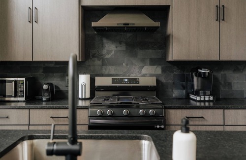 Tannersville Casa | Modern Luxury 2-bedroom house in peaceful Haines Falls with AC, WiFi, Large TVs