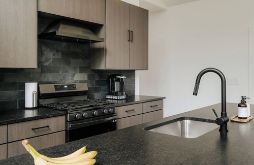 Tannersville Casa | Modern Luxury 2-bedroom house in peaceful Haines Falls with AC, WiFi, Large TVs