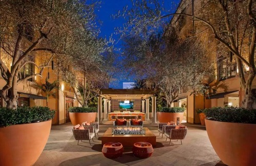 Irvine Casa | Modern, Luxury, 2 Bedroom (3 Bath) Townhome