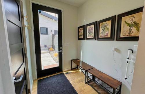 Villa Park Casa | Modern Luxury 4 Bed Home 7 Mins to Broncos Stadium