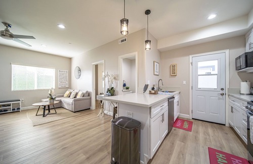 Midway City Casa | AMAZING VALUE - 14 Guests, Minutes from Disneyland/Knott's/Beaches - NEW 4 BR