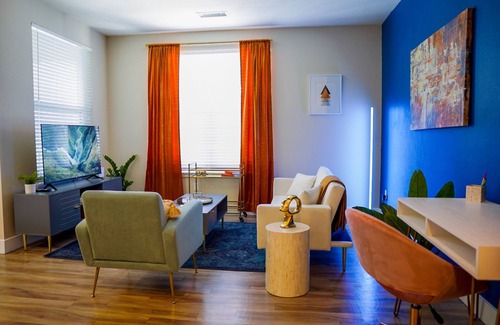 Highland Apartamento | Modern Luxury Apt in Downtown Denver + King Bed + Private Garage + Pool