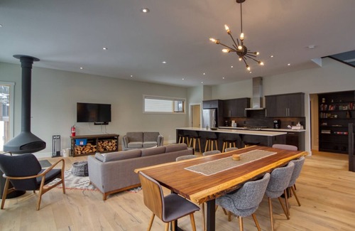 East Kootenay Casa | Modern luxury chalet with incredible Ski in/Ski out access
