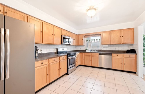 Southeast Yonkers Casa | Modern Luxury Home w GameRoom & Parking