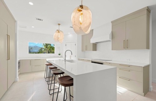 Sanibel Casa | Modern luxury house with ensuite bedrooms, deepwater canal access, and pool.