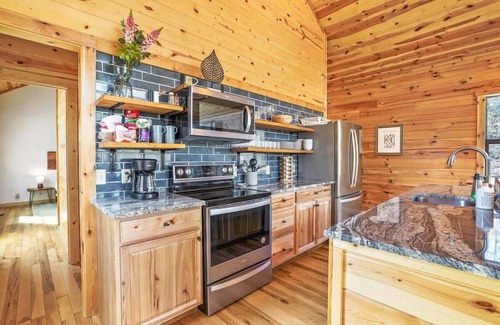 McArthur Cabina | Modern Luxury I Hot Tub I Hiking