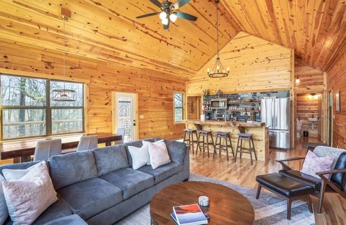 McArthur Cabina | Modern Luxury I Hot Tub I Hiking