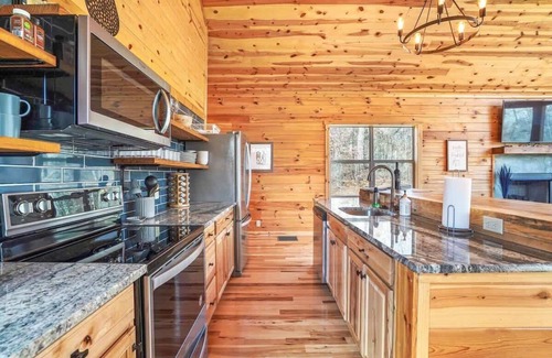 McArthur Cabina | Modern Luxury I Hot Tub I Hiking