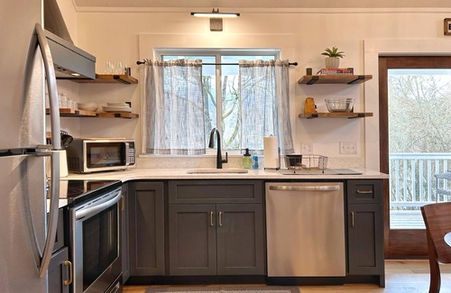 Bryson City Casa | Modern Luxury meets Downtown Experience Centrally-Located in Bryson City