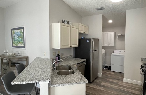 Lynnhaven Casa | ¡Mira esta casa! Hermosa villa 2/2 con carro de golf de gas, barbacoa y WiFi.