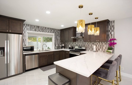 Fountain Valley Casa | Modern Luxury steps to Mile Square Park, 10 guest