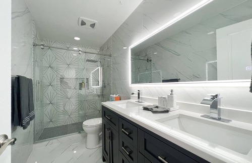 Fountain Valley Casa | Modern Luxury steps to Mile Square Park, 10 guest